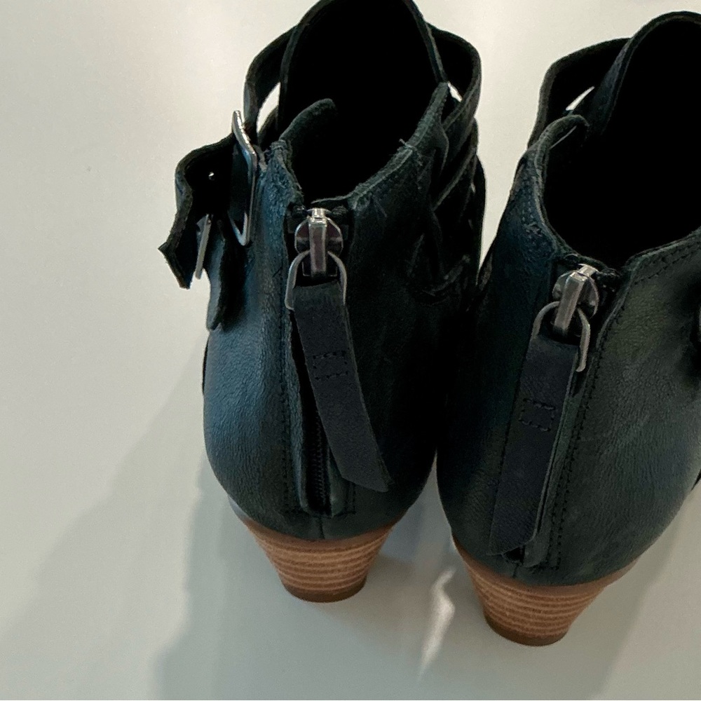 NWOT Clarks Mena Poppy Boots Sz 7.5 - Picture 7 of 9